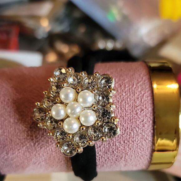 Chic Black Hair Ties with Pearl and Rhinestone Embellishments 5 Pcs. - Picture 4 of 4